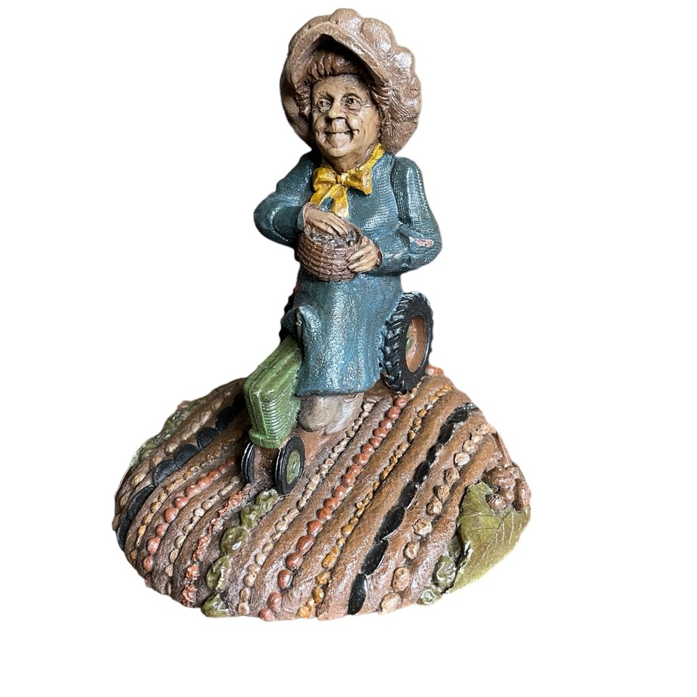 Tom Clark gnome Flora